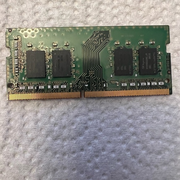 SK Hynix 8GB. 1Rx8 PC4 - 2666V - SA1 - 11 HMA81GS6CJR8N - VK NO AC 1844 - Picture 2 of 2